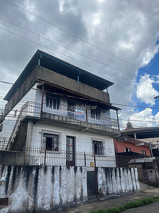 Casa com 3 quartos para venda no bairro Santos Dumont em Juiz de Fora, MG