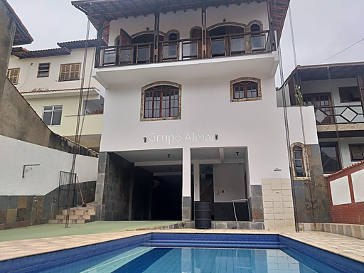 Casa com 4 quartos para venda no bairro Bosque dos Pinheiros em Juiz de Fora, MG