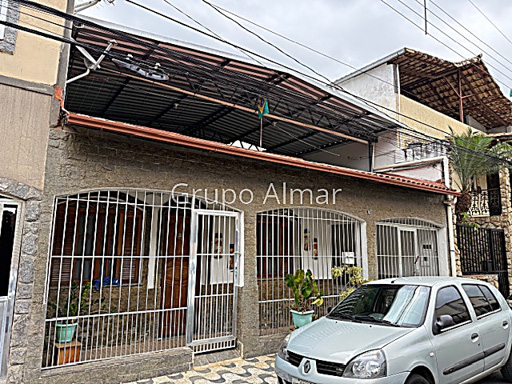 Casa com 3 quartos para Venda no bairro Santa Terezinha em Juiz de Fora, MG