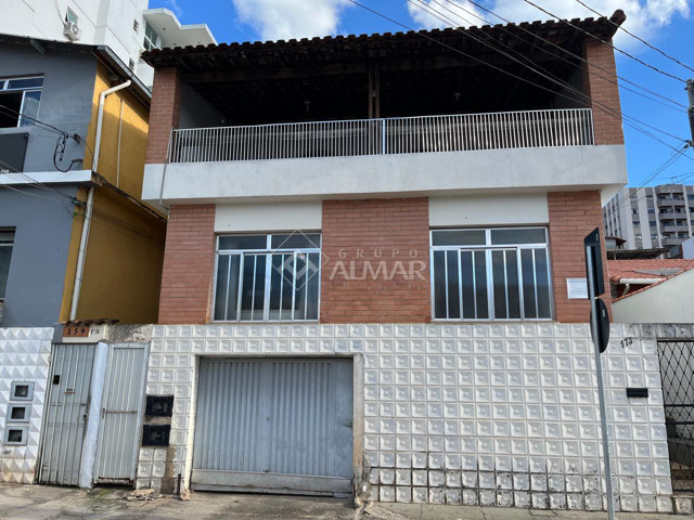 Casa com 4 quartos para Venda no bairro Granbery em Juiz de Fora, MG