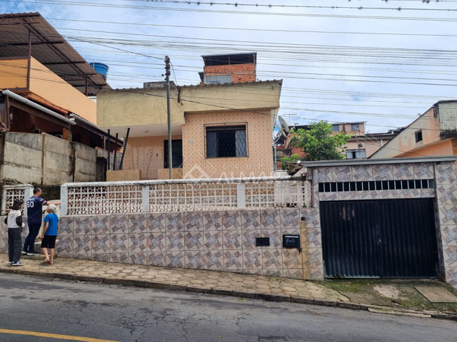 Casa com 4 quartos para venda no bairro Nova Era em Juiz de Fora, MG