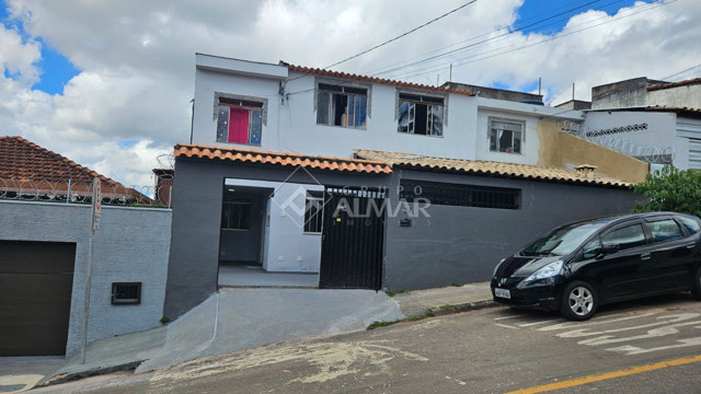 Casa com 3 quartos para venda no bairro Nossa Senhora das Graças em Juiz de Fora, MG