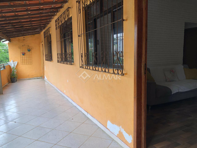 Casa com 3 quartos para venda no bairro Santa Luzia em Juiz de Fora, MG
