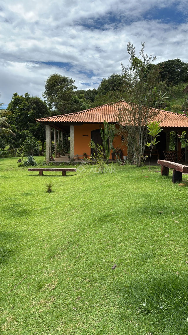 Chácara / Sítio / Granja com 3 quartos para venda no bairro Igrejinha em Juiz de Fora, MG