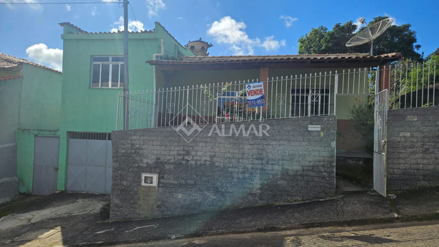 Casa com 3 quartos para venda no bairro Parque Guarua em Juiz de Fora, MG
