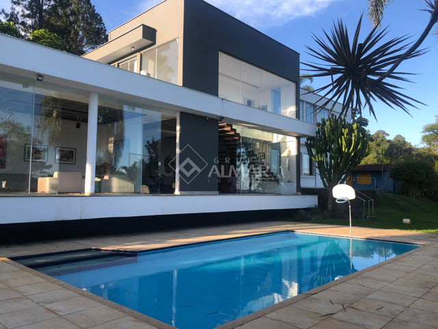 Casa com 4 quartos para venda no bairro Parque Jardim da Serra em Juiz de Fora, MG