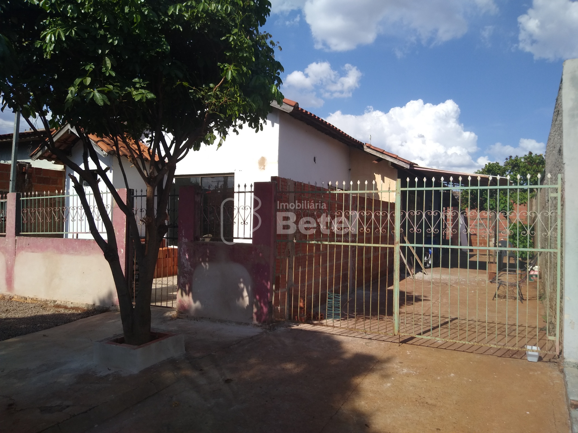 Casa no Conjunto Habitacional Terra Roxa, foto 2 de 3