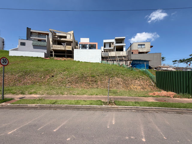 Vista de frente para o lote