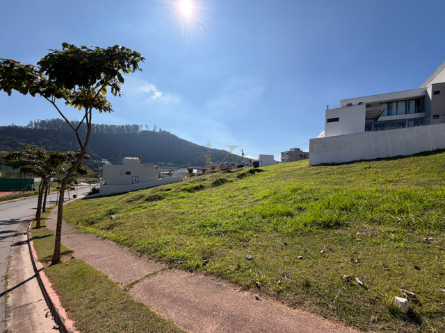 Próximo ao clube