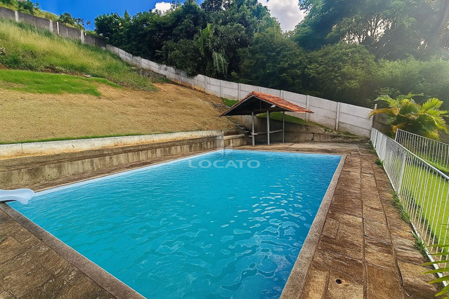 Casa com 4 Quartos- 4 Suítes e Piscina - No bairro Santa Terezinha