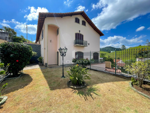 Casa 4 quarto com 2 suítes à venda - Bom Clima.