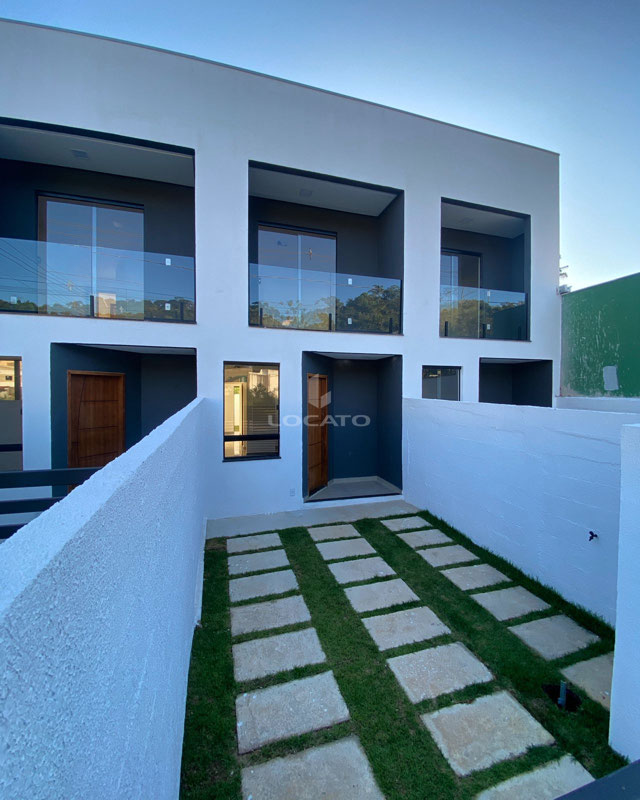 Casa duplex, com suíte, área gourmet e vaga de garagem