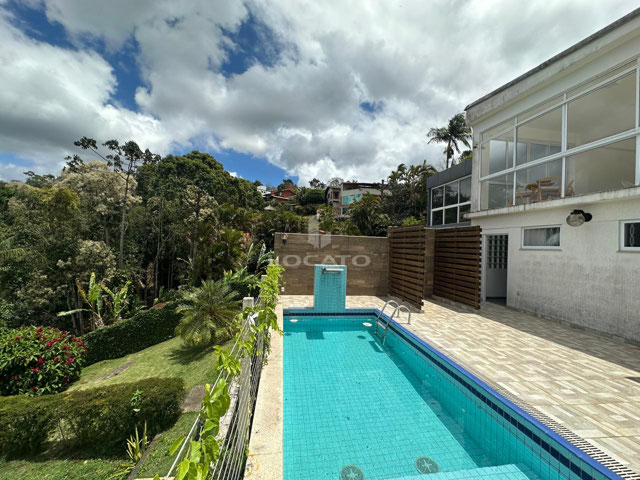 Casa tríplex, condomínio fechado, Jardim da Serra
