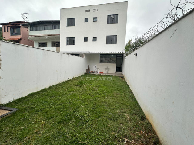 Casa tríplex Jardim Santa Isabel