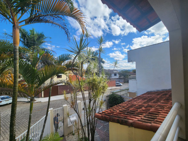 Casa tríplex no Quintas das Avenidas