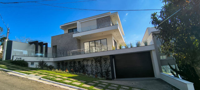 Espetacular Casa Spina Ville 3 suites, 4 vagas