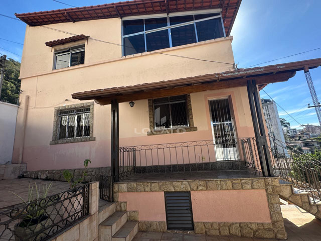 casa 300 m2, bairro Santa Helena Venda e Locação, vazia, tanto fins residenciais ou comerciais