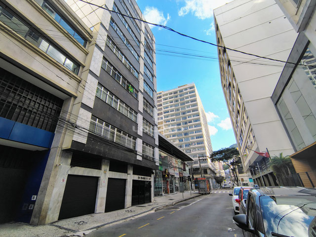 Apartamento com 2 quartos para venda no bairro Centro em Juiz de Fora, MG