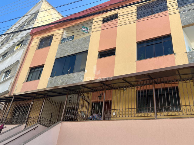apto bairro Santa Helena, com características de cobertura, frente, 04 quartos/,2suítes, 02 lances suaves de escadas, 197 m2.