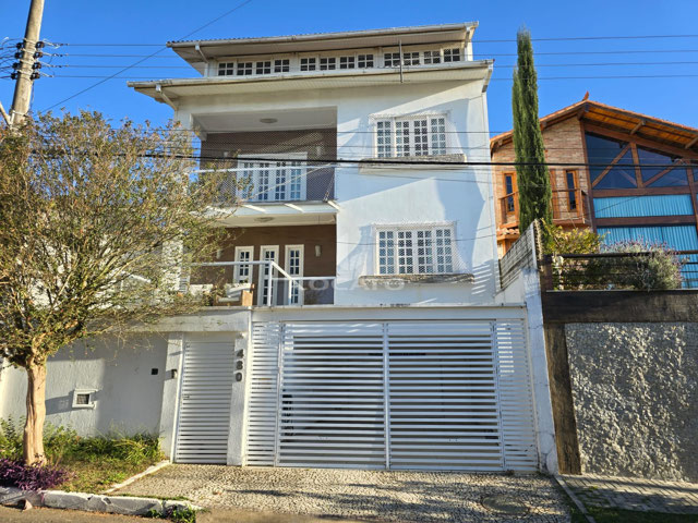 Casa Contemporânea de Alto Padrão com Área Gourmet, Piscina e Vista para o Pôr do Sol | Alto dos Pinheiros