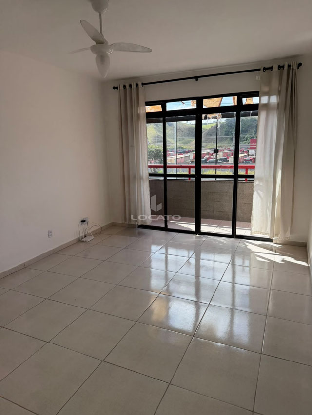 loja com 32 m2 toda reformada, Benfica, varanda, banheiro e vaga rotativa de garagem