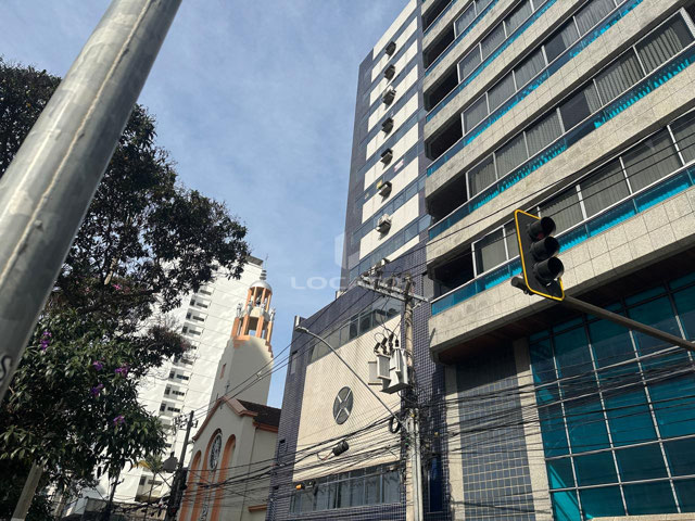 venda conjunto de salas, 02 salas que correspondem a 04 salas agregadas, com área útil de aproximadamente, 126 m2, na avenida Barão do Rio Branco, frente, 02 elevadores, 02 vagas de garagens paralelas números 27 e 28, 02 elevadores