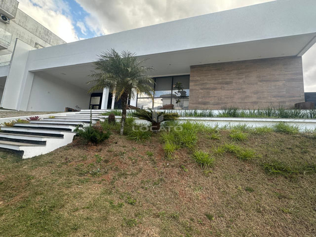casa linear, alto padrão, condomínio fechado, 04 quartos. 02 suítes, portaria 24 horas