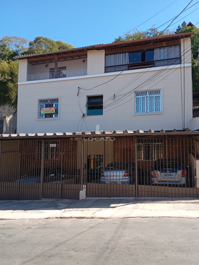 Apartamento Triplex 188m² - 4 quartos, 2 salas, 2 banheiros, cozinha, copa e varanda - Bairú.