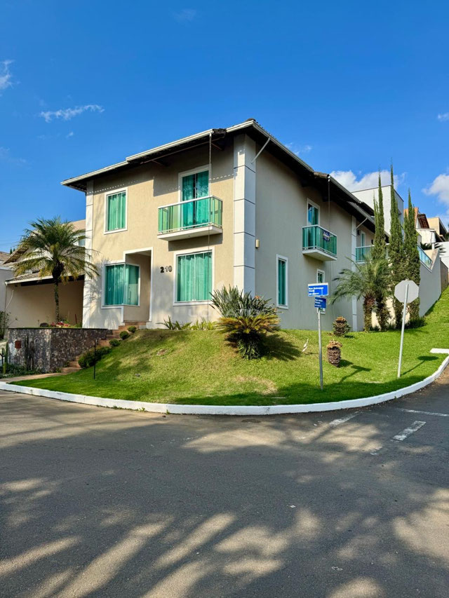 Casa 4 suítes em condomínio fechado
