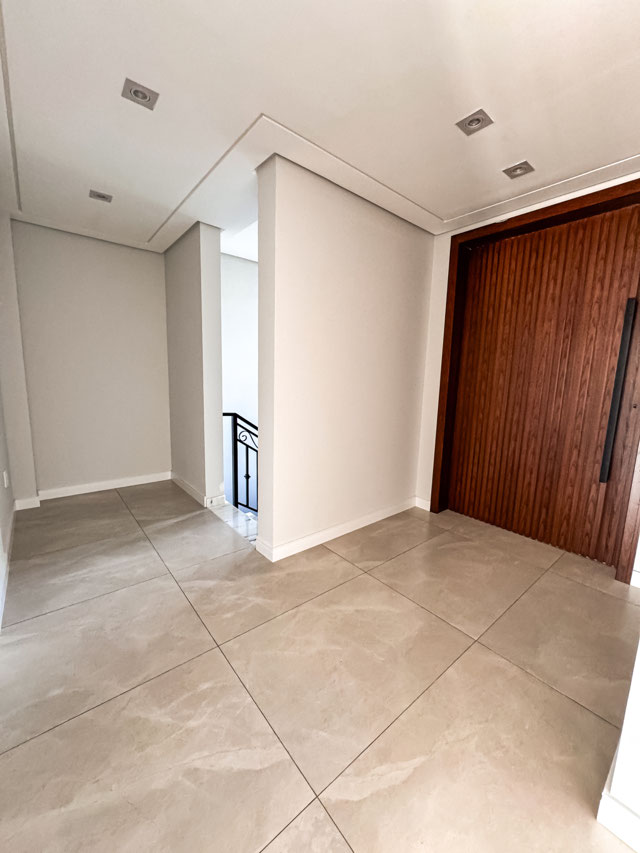 Hall de entrada e acesso garagem