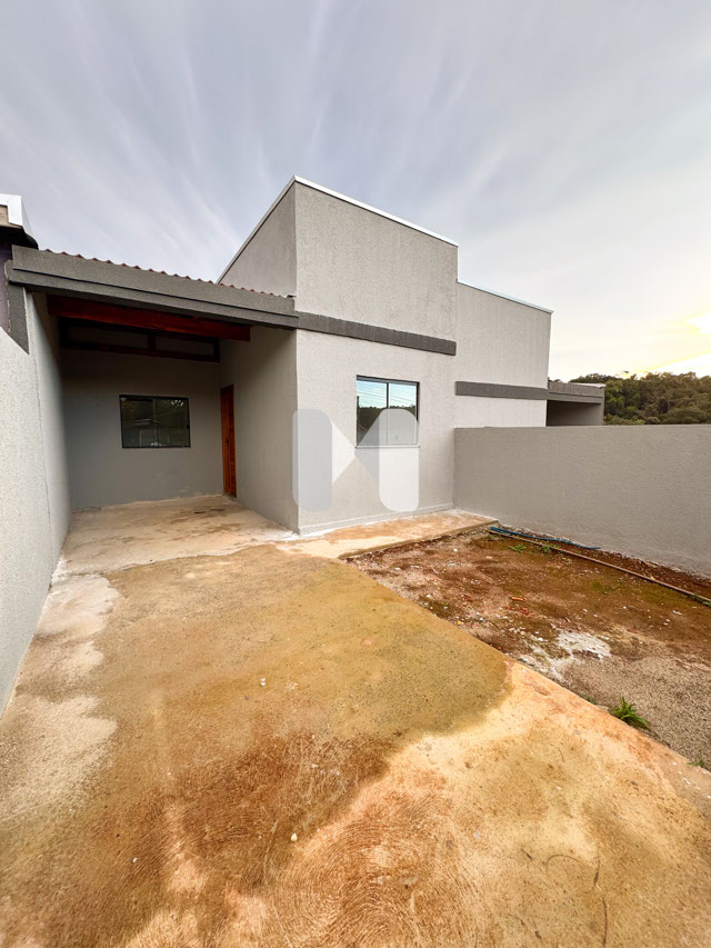 Fachada/Garagem coberta