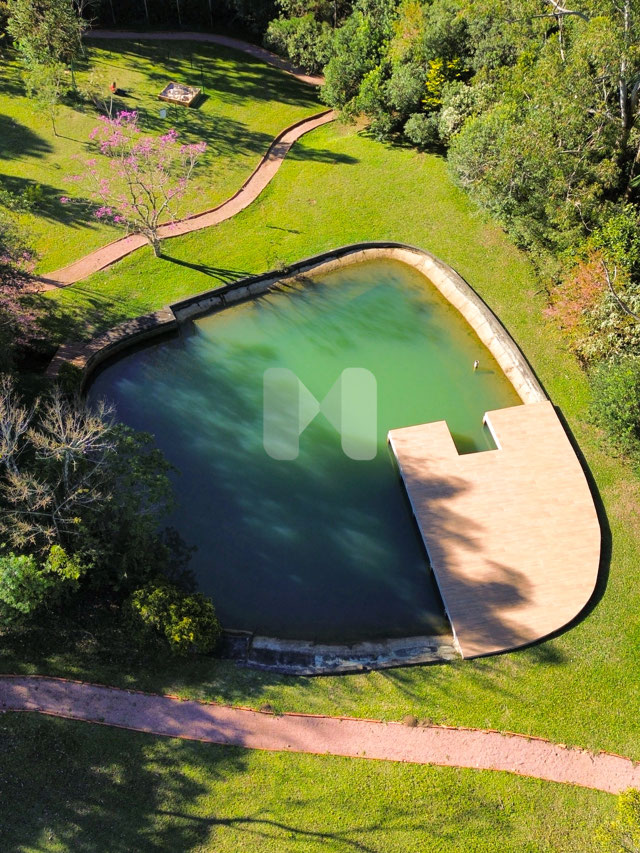Lago com deck