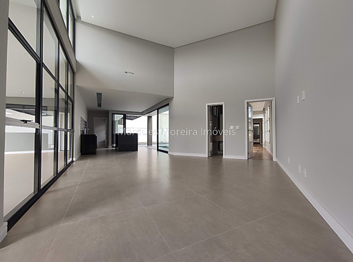 Sala com pé direito duplo