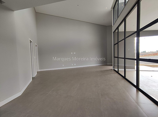 Sala com pé direito duplo