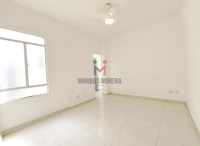 Sala arejada com Ventilador de teto