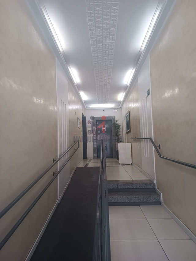 HALL DE ENTRADA COM ELEVADORES
