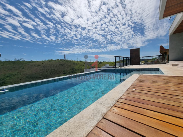 Piscina com vista panorâmica