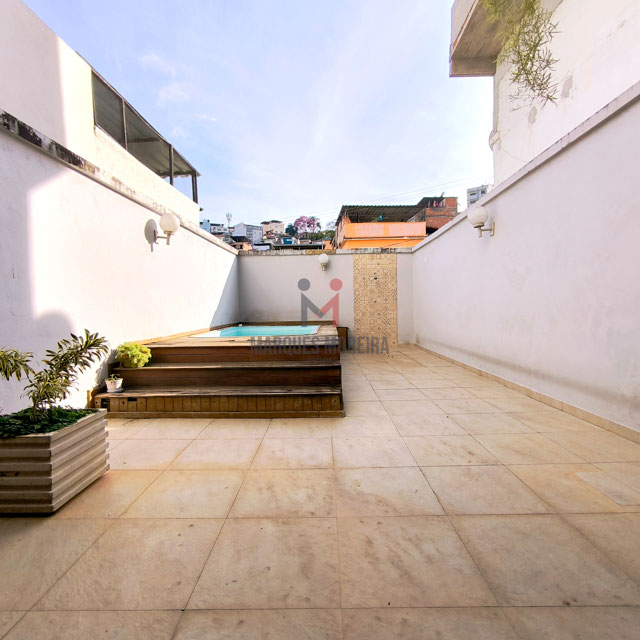 Quintal com piscina