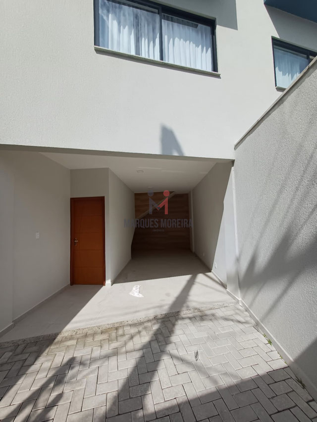 Garagem e entrada social