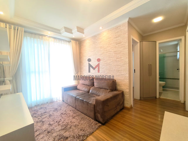 Sala aconchegante e decorada