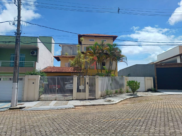 Entrada social e das garagens