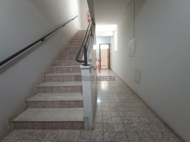 ESCADA DE ACESSO AO APARTAMENTO