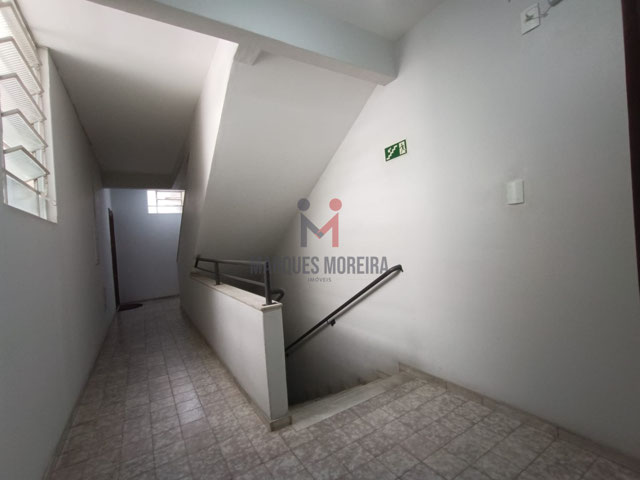 ESCADA DE ACESSO AO APARTAMENTO