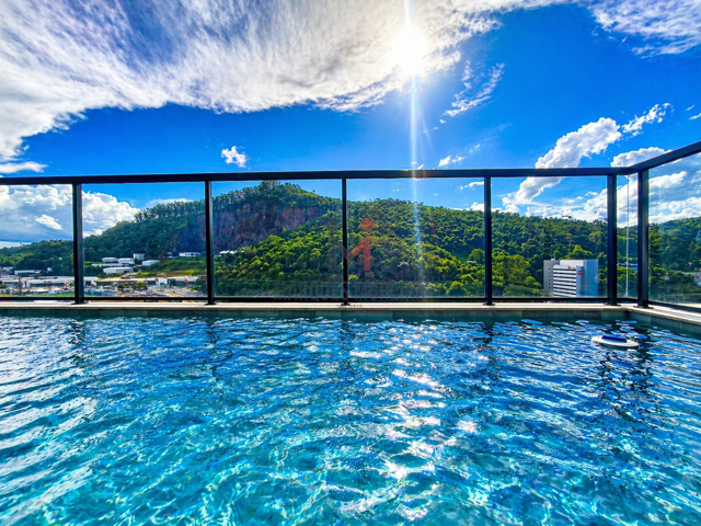 Piscina com linda vista