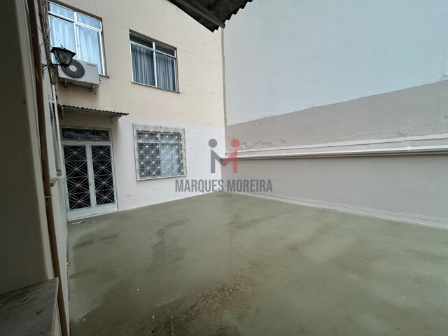 ÁREA EXTENA GRANDE 40 M