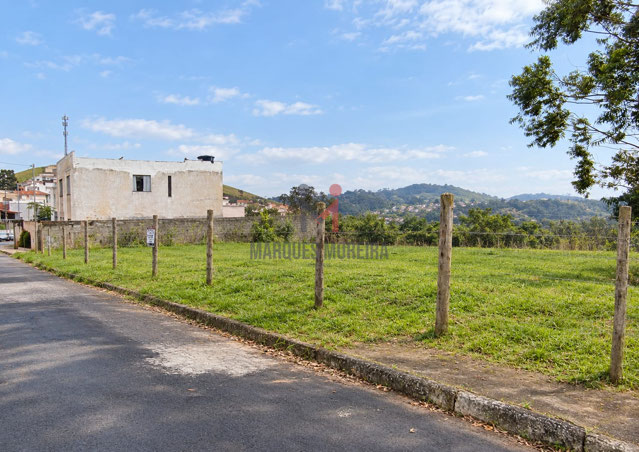 Em Frente Ao Terreno