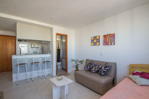 Aluguel de apartamento mobiliado com 1 quarto
