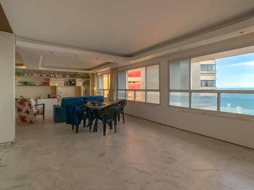 Apartamento frente mar em Candeias à venda