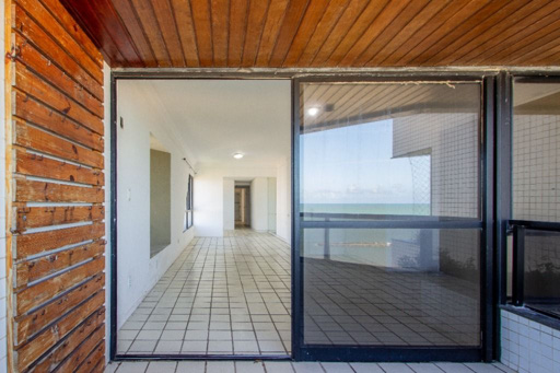 Apartamento frente mar Candeias à venda