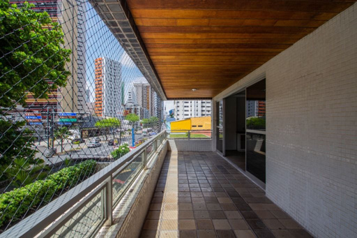 Apartamento 4 quartos na Avenida Domingos Ferreira para alugar
